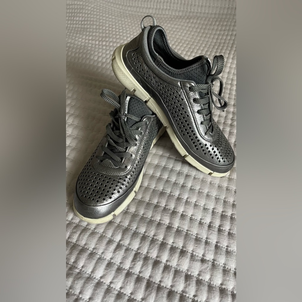 Ecco Intrinsic 1 athleisure shoes. Excellent condition !!!!!! Used two times